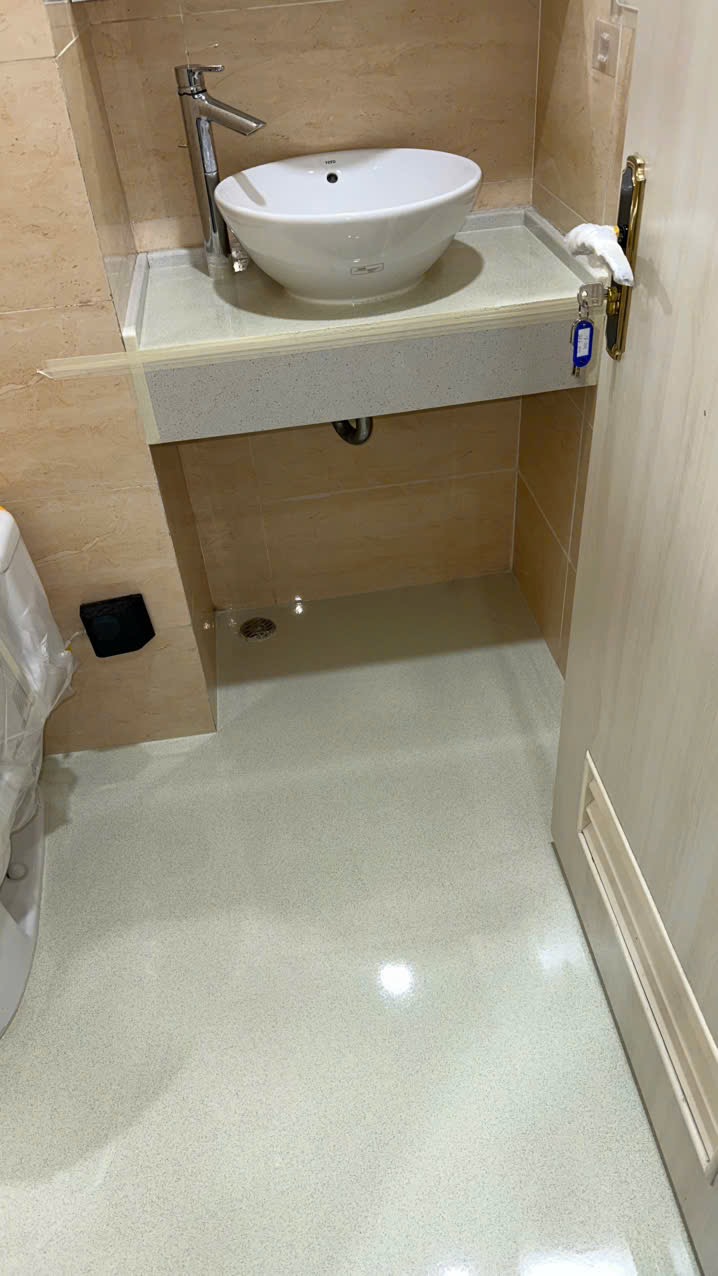 Có nên sơn Epoxy lên nền gạch nhà tắm không? Giải đáp chi tiết từ A-Z