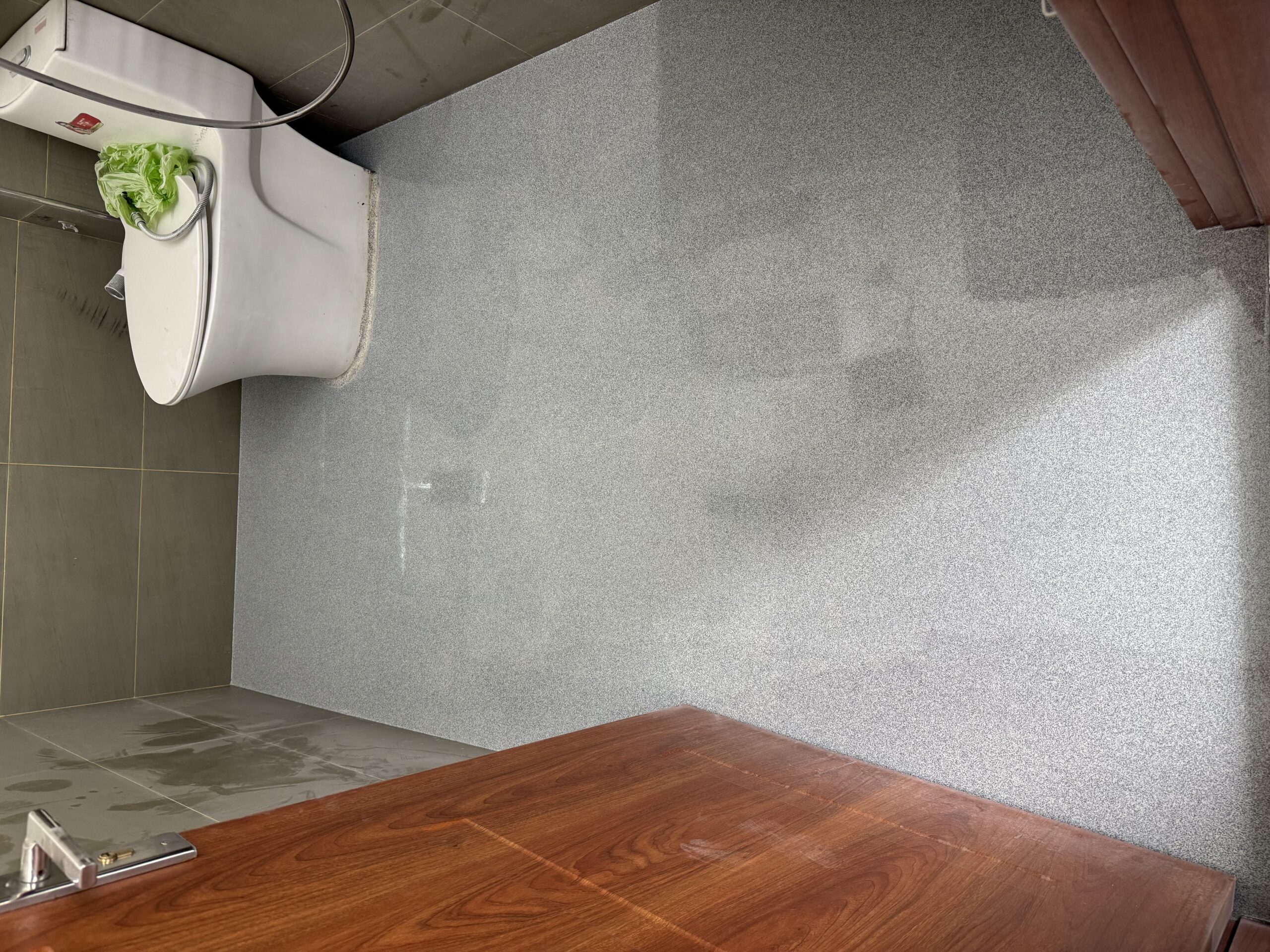 Hướng Dẫn Thi Công Sơn Nền Epoxy Chống Thấm Thay Thế Gạch Men – Chi Tiết Từ A Đến Z